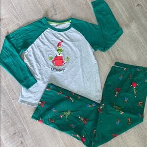 DR SEUSS Women's Green Red Gray “Mommy” Christmas Festive Pajama Set